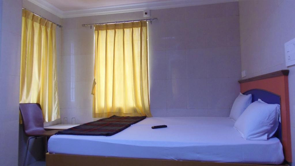 Kvr Deluxe Residency Tirupati Room photo