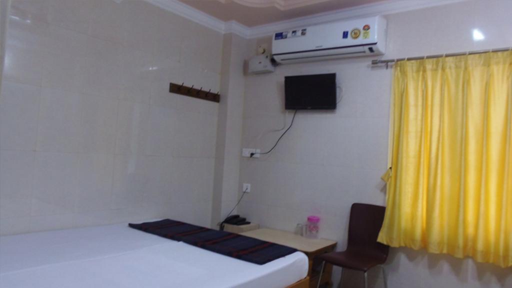 Kvr Deluxe Residency Tirupati Room photo