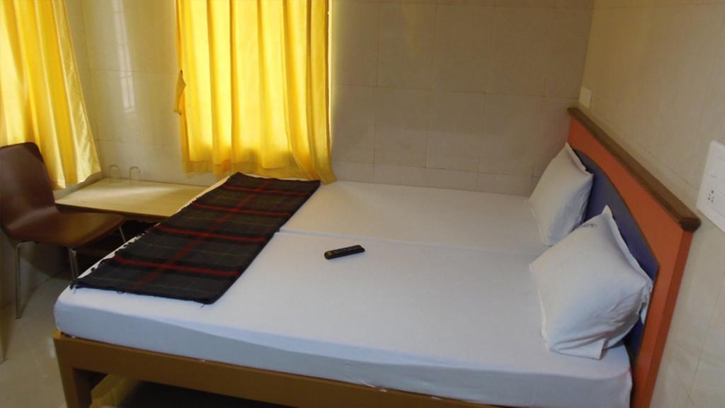 Kvr Deluxe Residency Tirupati Room photo