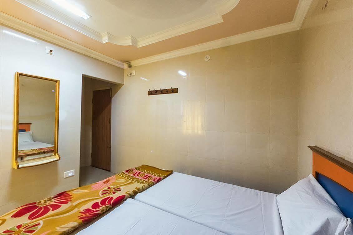 Kvr Deluxe Residency Tirupati Exterior photo