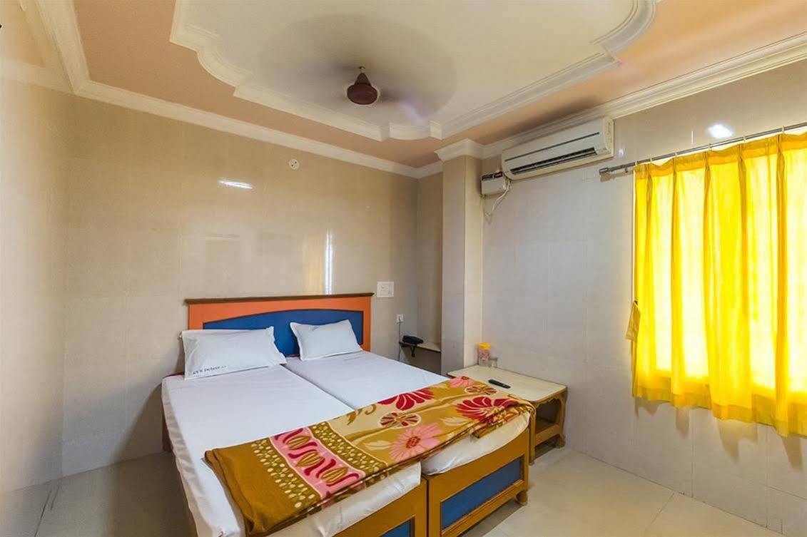 Kvr Deluxe Residency Tirupati Exterior photo