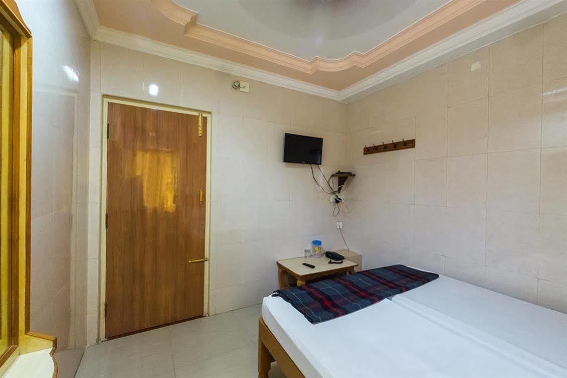 Kvr Deluxe Residency Tirupati Exterior photo