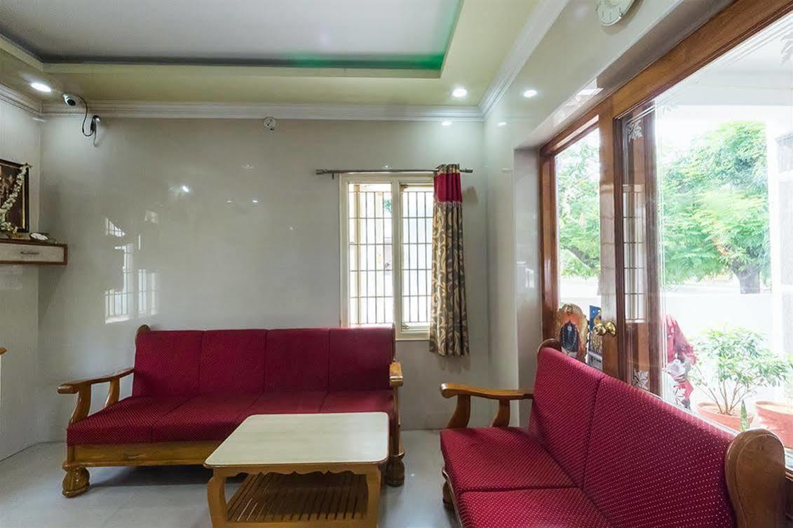 Kvr Deluxe Residency Tirupati Exterior photo